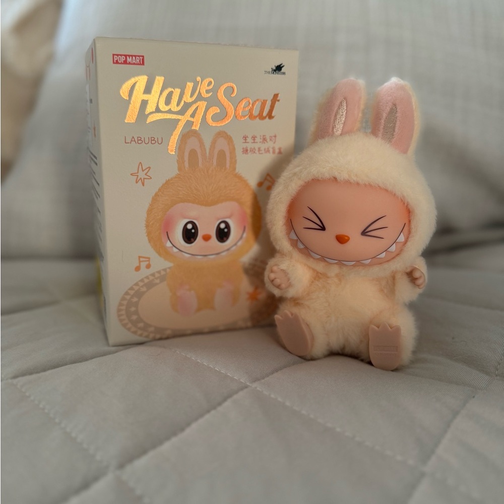 Have A Seat Sisi Labubu